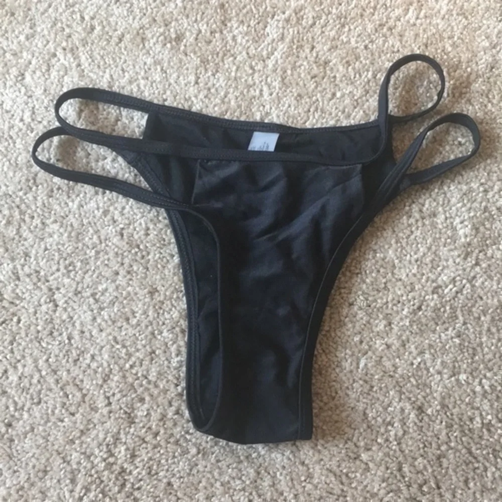 NWOT Black strappy bikini bottoms